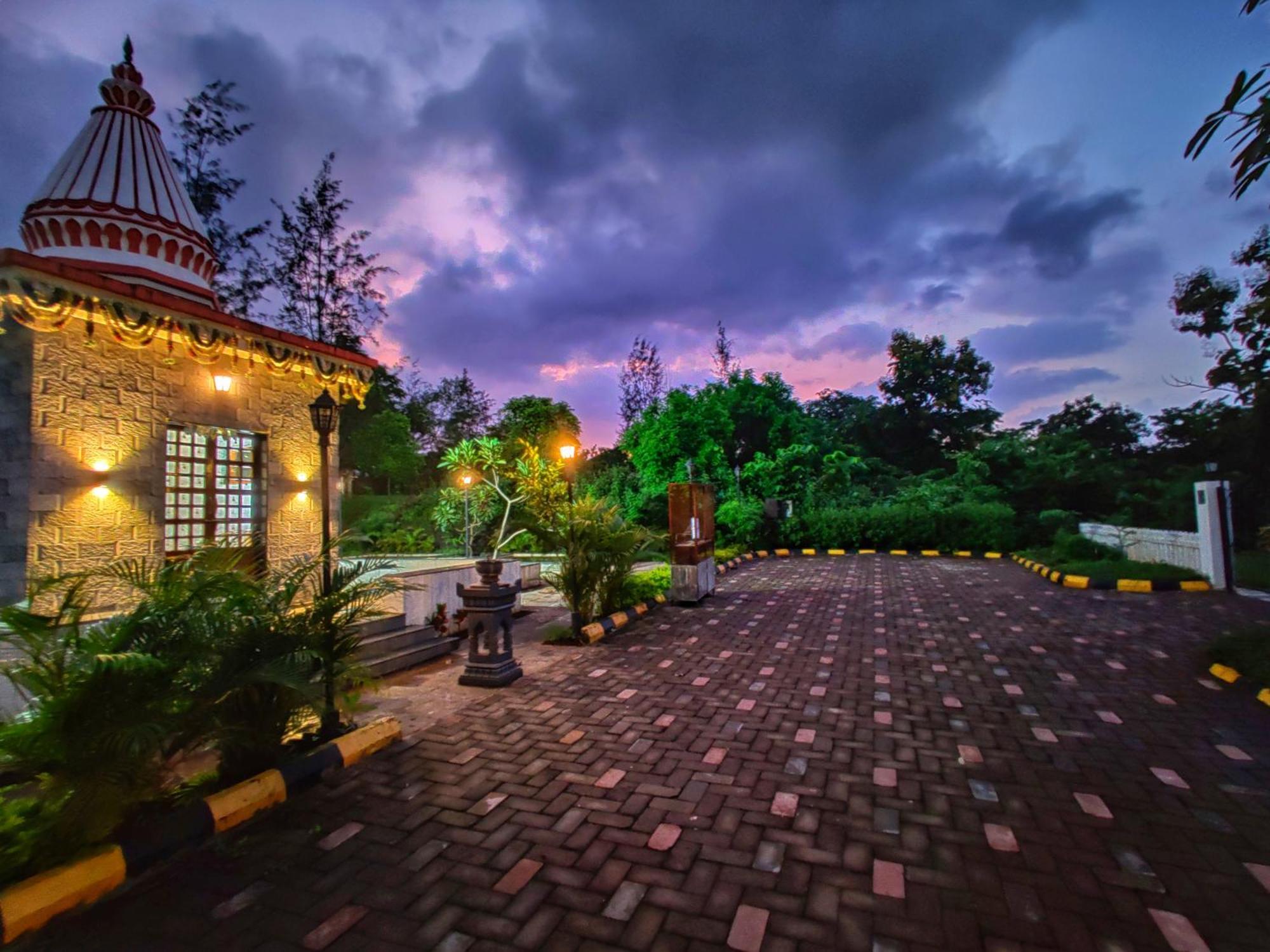Pushpam Sanskruti Resort Karjat - A Pure Veg Resort Dhamni Exterior photo