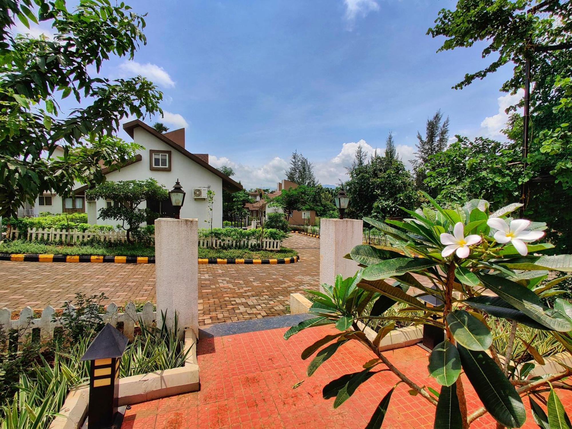 Pushpam Sanskruti Resort Karjat - A Pure Veg Resort Dhamni Exterior photo
