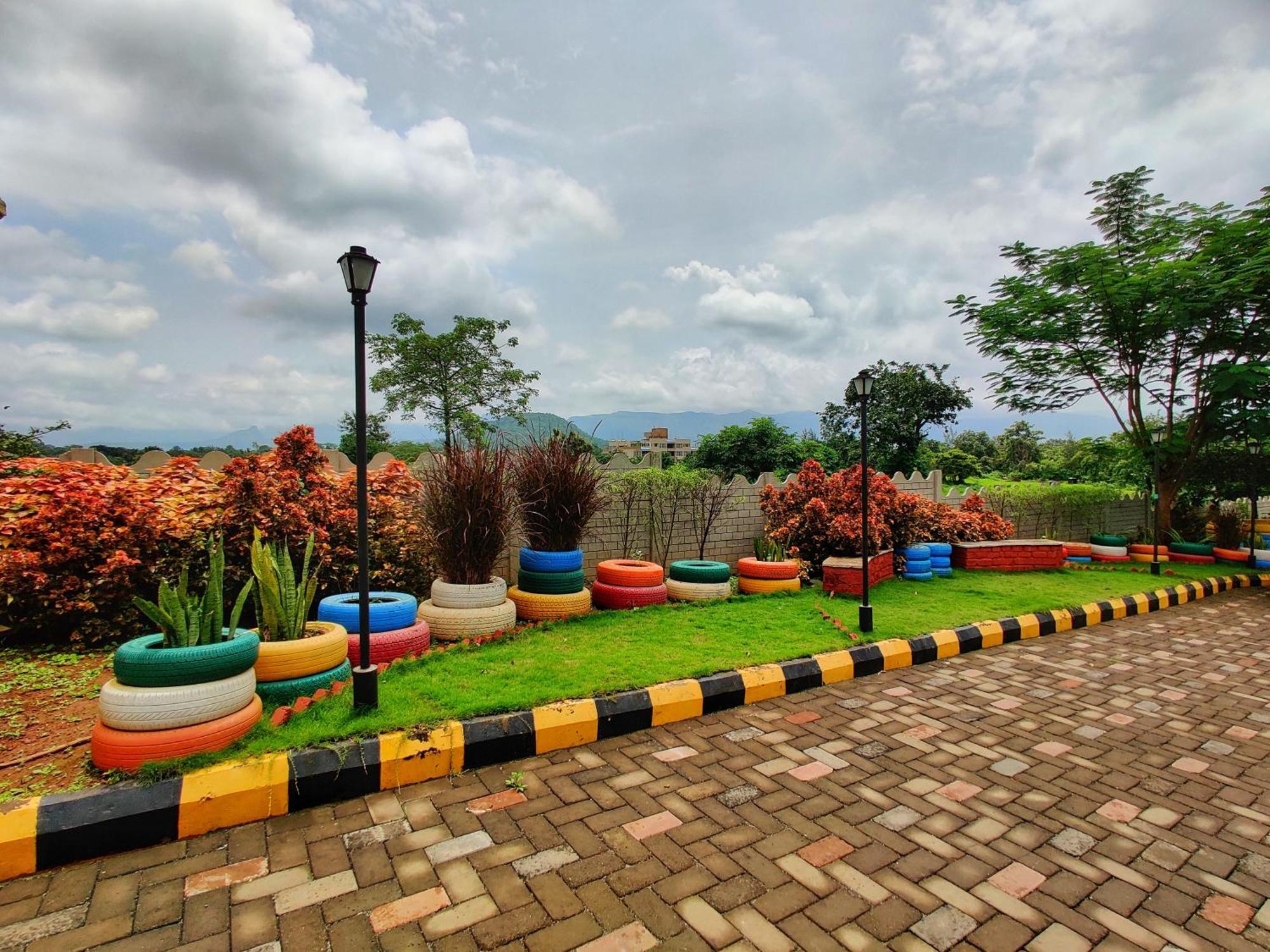Pushpam Sanskruti Resort Karjat - A Pure Veg Resort Dhamni Exterior photo